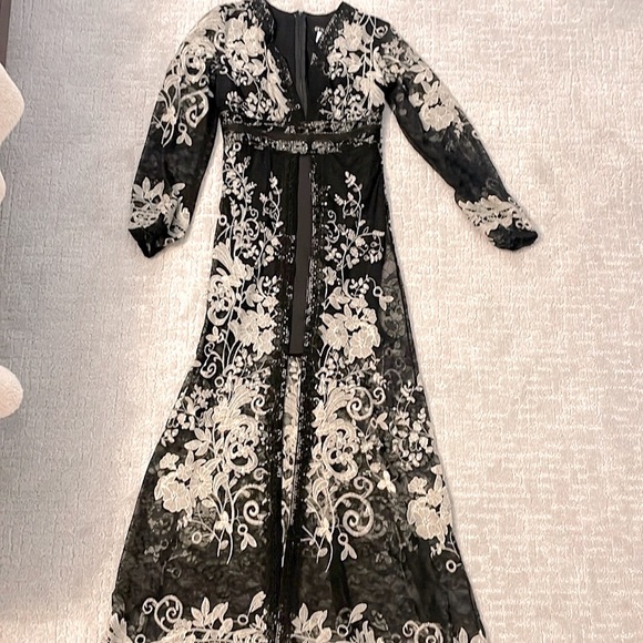 Stunning Venus lace dress - Picture 3 of 12